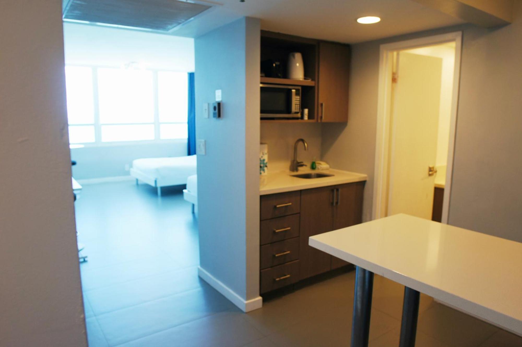 Castle 835 Oceanview Studio On Beach With Pool, Gym, Bars, And Free Parking 마이애미 비치 외부 사진